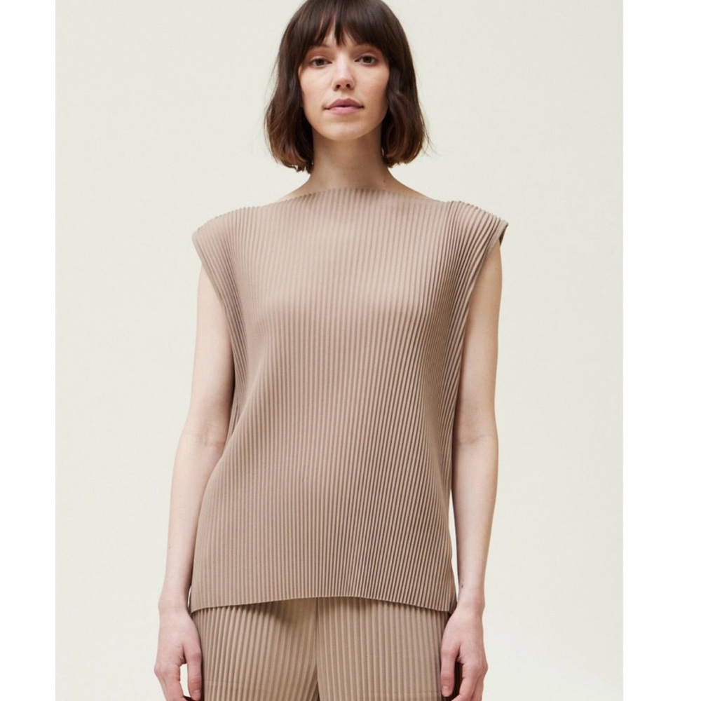 RO&DE Crinkle Pleat Boatneck High Neck Tan Neutral Shirt Medium